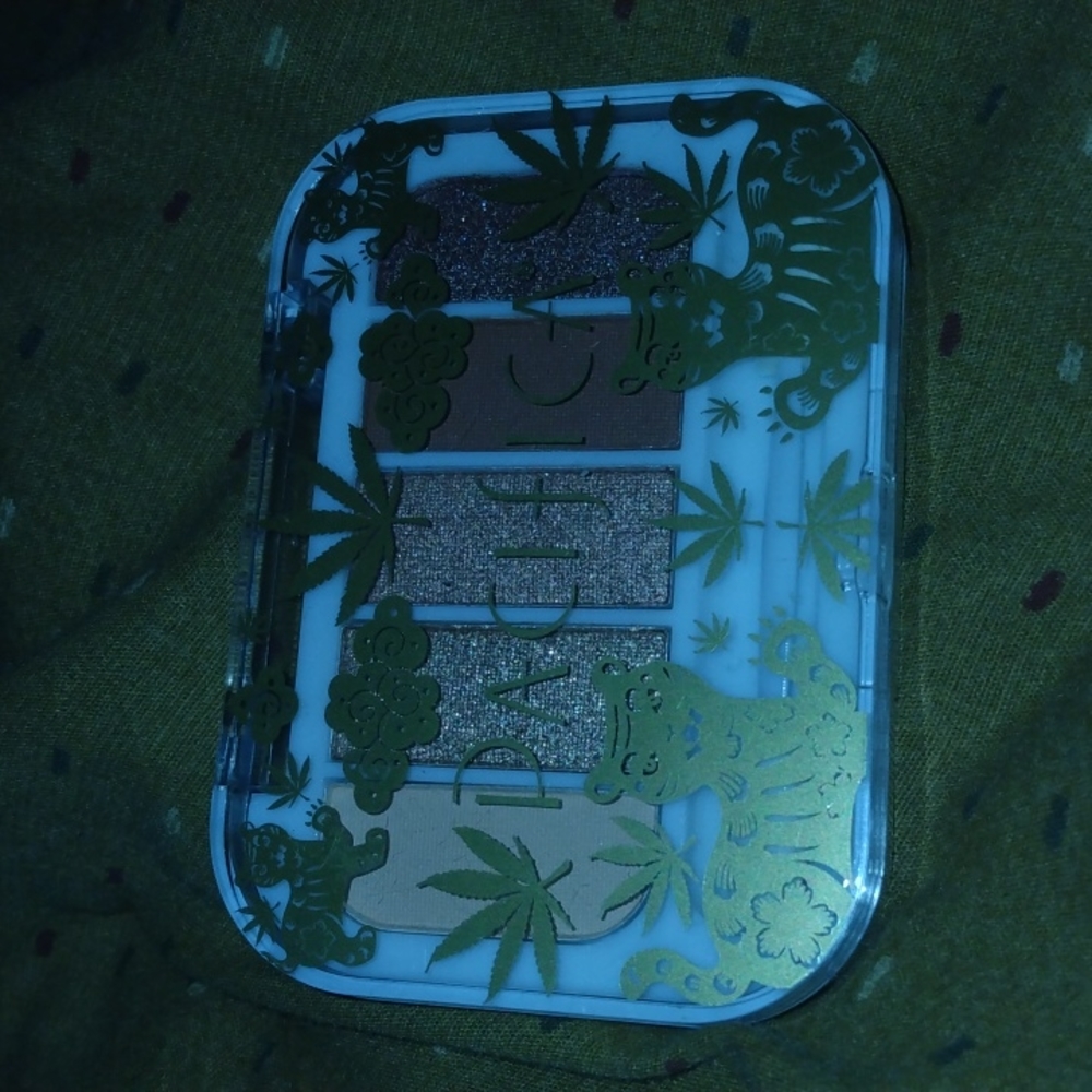 Pacifica wild hemp pallette